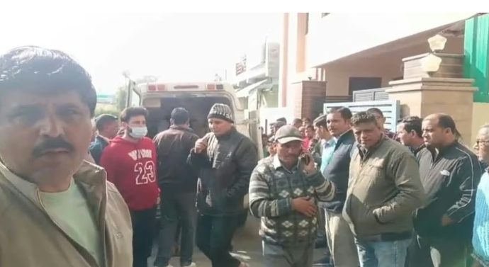 व्यापारी दंपत्ति ने की आत्महत्या : अलग-अलग कमरे में लटके मिले शव