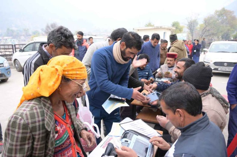 “जन-जन की सरकार, जन-जन के द्वार” अभियान के दूसरे दिन हजारों ग्रामीणों को मिला योजनाओं का लाभ