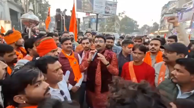 हरिद्वार में बजरंग दल की शौर्य यात्रा पर पथराव, तनाव