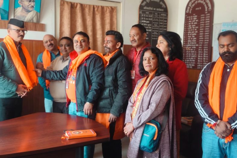 हिंदू एकता परिषद रुद्रदल ने जिलापूर्ति अधिकारी से की मुलाकात, आयुष्मान कार्ड न मिलने की समस्या उठाई