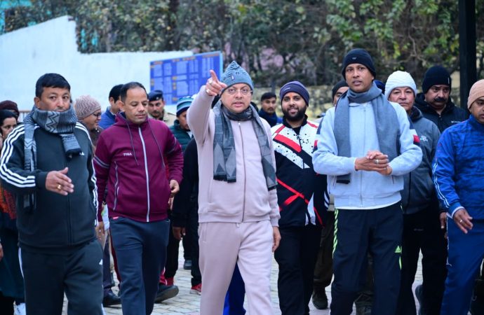 जनसंवाद से लेकर बैडमिंटन तक, बागेश्वर में दिखे सीएम धामी