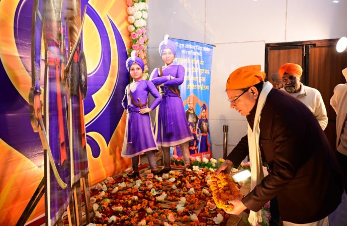 वीर बाल दिवस पर सीएम धामी ने गुरु गोविंद सिंह जी व चारों साहिबजादों की शहादत को किया नमन