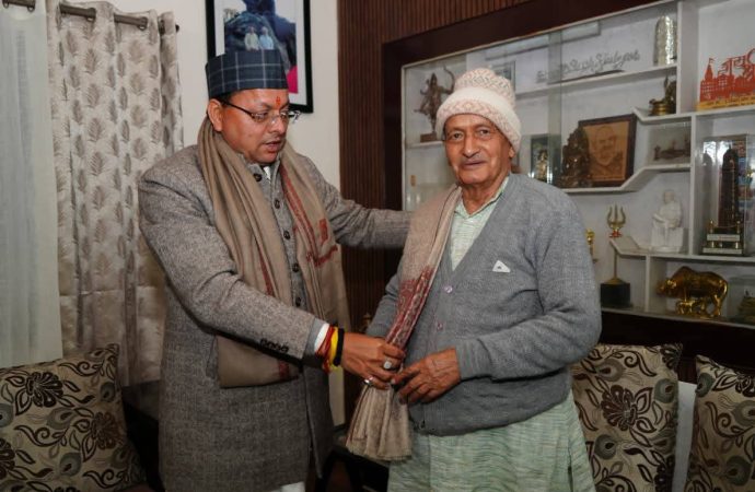 सीएम धामी ने पद्म भूषण सम्मान पर भगत सिंह कोश्यारी को दी बधाई