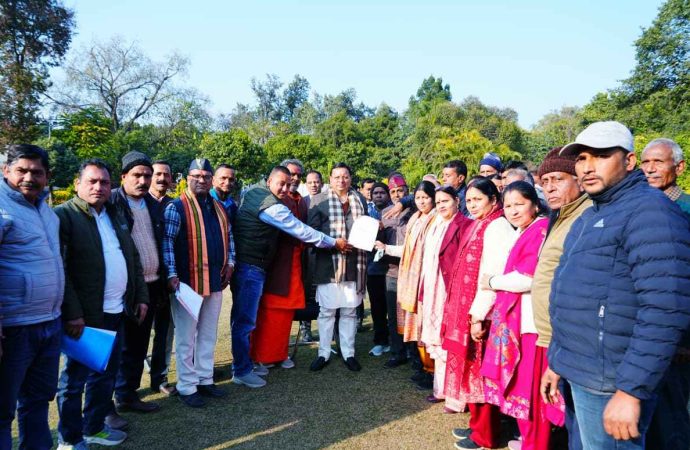 सीएम धामी से टिहरी बांध विस्थापितों के प्रतिनिधिमंडल की मुलाकात, भूमिधरी व पुनर्वास मुद्दों पर चर्चा