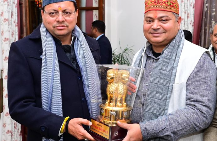 मुख्यमंत्री पुष्कर सिंह धामी से मुख्यमंत्री आवास में केंद्रीय राज्य मंत्री डॉ. राज भूषण चौधरी ने की शिष्टाचार भेंट