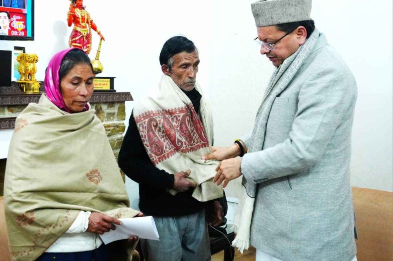 सीएम धामी से मिले अंकिता भंडारी के माता-पिता, सरकार ने न्याय का भरोसा दिलाया