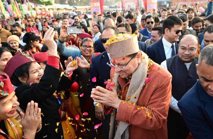 सीएम धामी ने खटीमा में उत्तरायणी कौतिक मेले का किया शुभारंभ