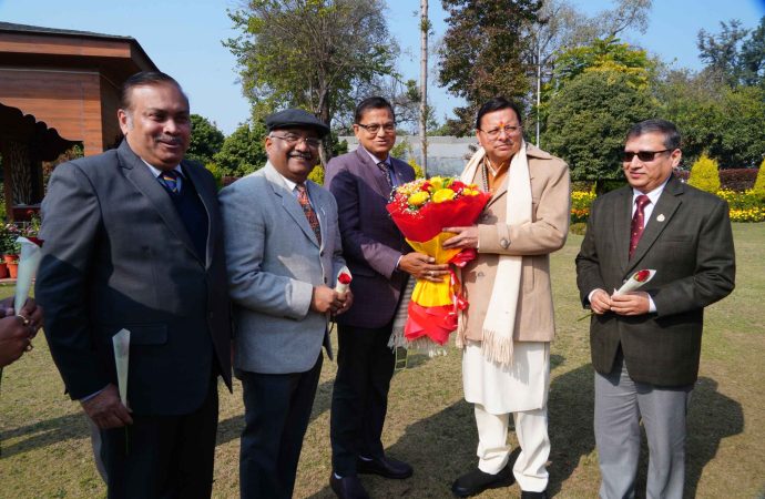 मुख्यमंत्री को विभिन्न क्षेत्रों के लोगों ने दी नववर्ष की शुभकामनाएं