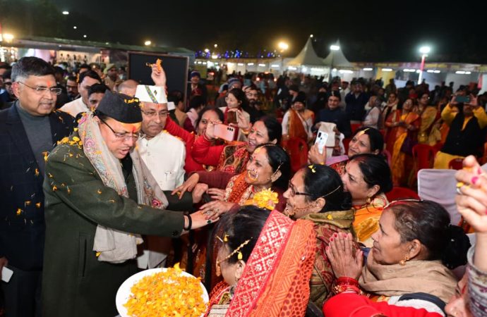 लखनऊ में उत्तरायणी कौथिग में बोले मुख्यमंत्री धामी- संस्कृति, विकास और विरासत के साथ आगे बढ़ रहा उत्तराखंड