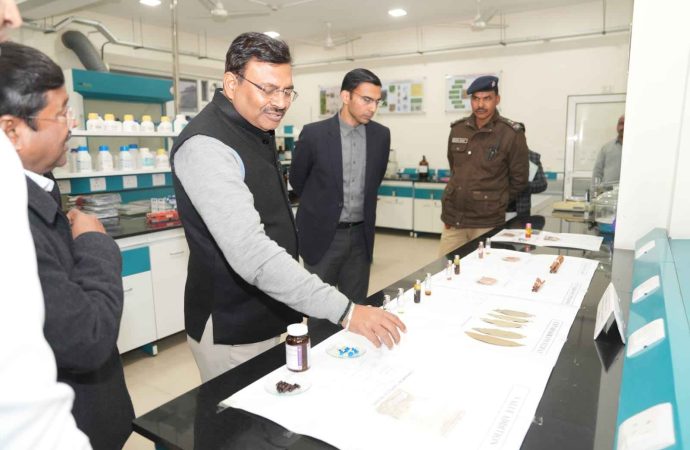 मुख्य सचिव आनन्द बर्द्धन ने स्किल हब सहसपुर का किया निरीक्षण