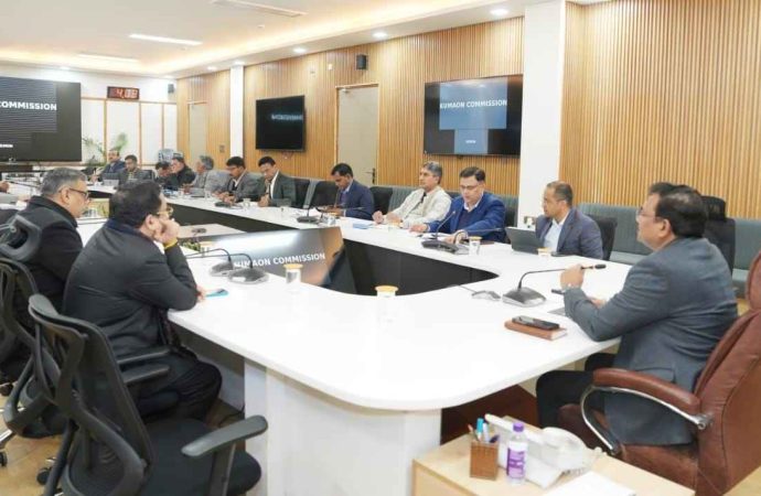 मुख्य सचिव की डीएमों के साथ वीडियो कॉन्फ्रेंसिंग, पुराने लंबित मामलों के निस्तारण पर जोर