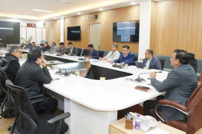 मुख्य सचिव की डीएमों के साथ वीडियो कॉन्फ्रेंसिंग, पुराने लंबित मामलों के निस्तारण पर जोर