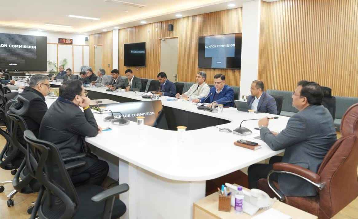 मुख्य सचिव की डीएमों के साथ वीडियो कॉन्फ्रेंसिंग, पुराने लंबित मामलों के निस्तारण पर जोर