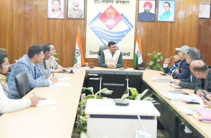 सेब अति सघन बागवानी योजना पर मुख्य सचिव आनन्द बर्द्धन ने की उच्चस्तरीय समीक्षा