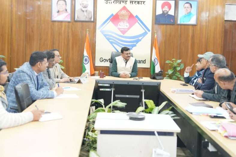 सेब अति सघन बागवानी योजना पर मुख्य सचिव आनन्द बर्द्धन ने की उच्चस्तरीय समीक्षा