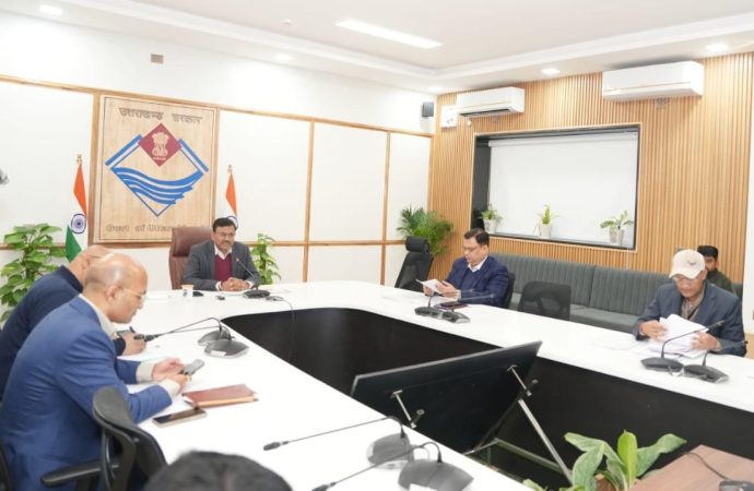 पीएम शिलान्यासित परियोजनाओं की प्रगति की मुख्य सचिव आनन्द बर्द्धन ने की समीक्षा