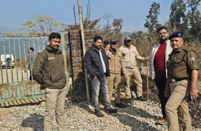 सलियावाला धौलास में एमडीडीए की बड़ी कार्रवाई, 8–10 बीघा में अवैध प्लॉटिंग ध्वस्त