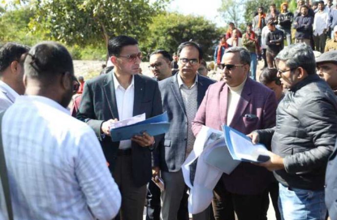 गंगा की पवित्रता से समझौता नहीं, डीएम ने चन्द्रेश्वर नाला क्षेत्र का किया स्थलीय निरीक्षण