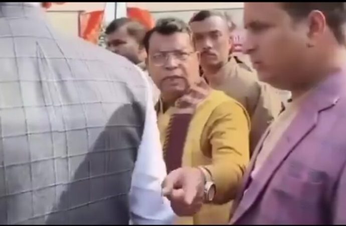 ‘जन-जन की सरकार’ के फ्लैक्स से फोटो गायब होने पर भड़के भाजपा विधायक, नाराजगी का वीडियो वायरल