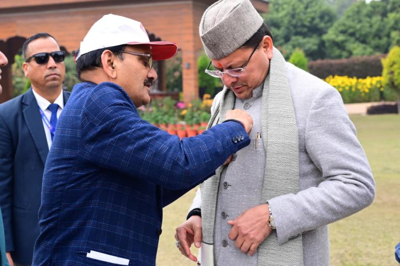 ख्यमंत्री पुष्कर सिंह धामी ने ग्रहण की भारतीय रेडक्रास सोसाइटी की आजीवन सदस्यता