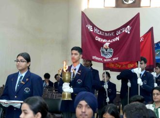 द हैरिटेज स्कूल का 12वीं के छात्रों का समापन समारोह विद्यार्थियों को स्कूल प्रबंधन ने सम्मानित कर दी विदाई