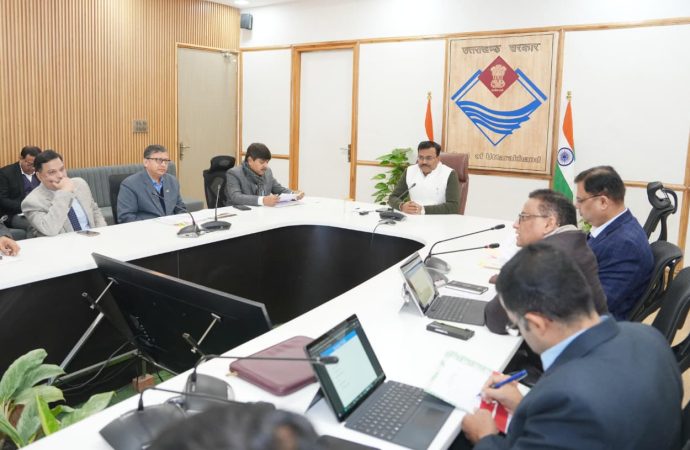 पूंजीगत व्यय व योजनाओं की प्रगति पर मुख्य सचिव आनन्द बर्द्धन ने की समीक्षा