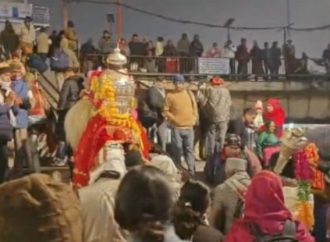 घने कोहरे व कड़ाके की ठंड के बीच मकर संक्रांति स्नान पर्व का शुभारंभ