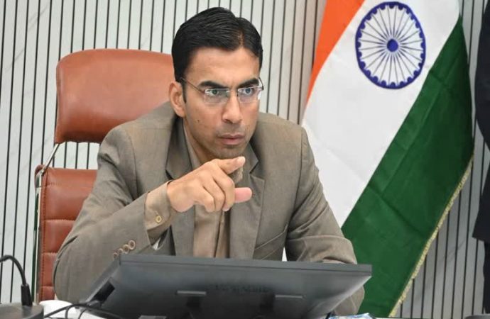 10 दिन में सड़कें ठीक करो, वरना कार्रवाई