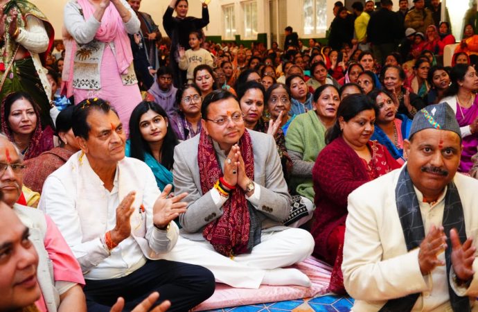 डोईवाला में श्रीमद् भागवत कथा में शामिल हुए सीएम धामी