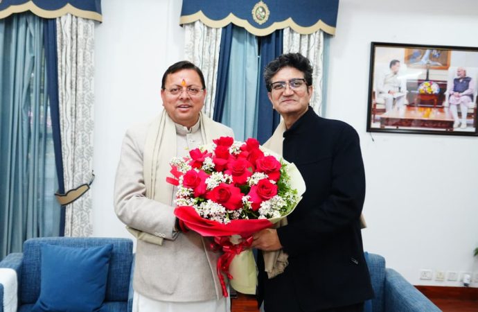 मुख्यमंत्री धामी से प्रसून जोशी की शिष्टाचार भेंट