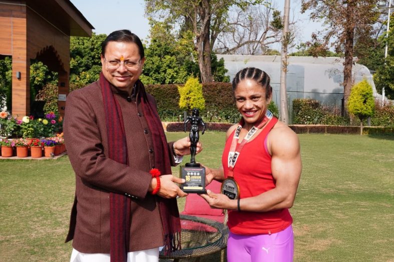 मुख्यमंत्री धामी ने बॉडी  बिल्डर प्रतिभा थपलियाल को किया सम्मानित