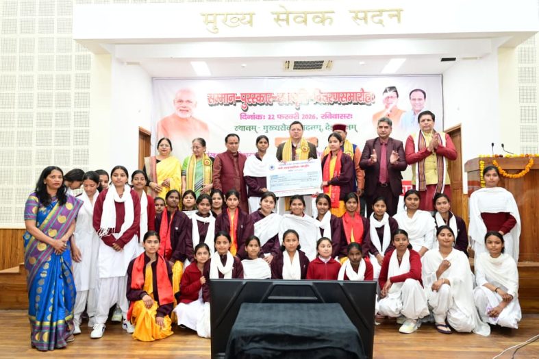 संस्कृत छात्र प्रतिभा सम्मान कार्यक्रम में सीएम धामी शामिल, छात्रों को मिली बड़ी सौगात