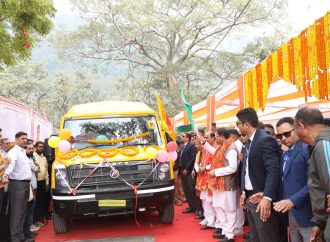 मुख्यमंत्री ने सीएसआर मद से प्राप्त दो वाहनों को हरी झंडी दिखाकर किया रवाना।