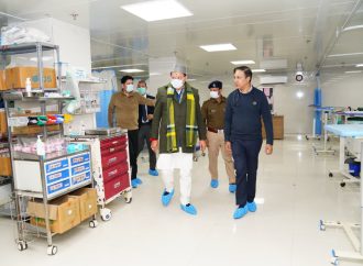 देर रात दून मेडिकल कॉलेज चिकित्सालय पहुंचे मुख्यमंत्री, व्यवस्थाओं का लिया जायजा