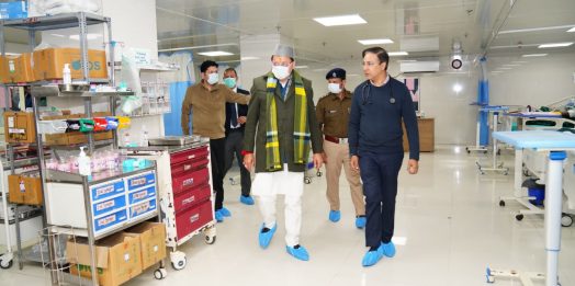 देर रात दून मेडिकल कॉलेज चिकित्सालय पहुंचे मुख्यमंत्री, व्यवस्थाओं का लिया जायजा