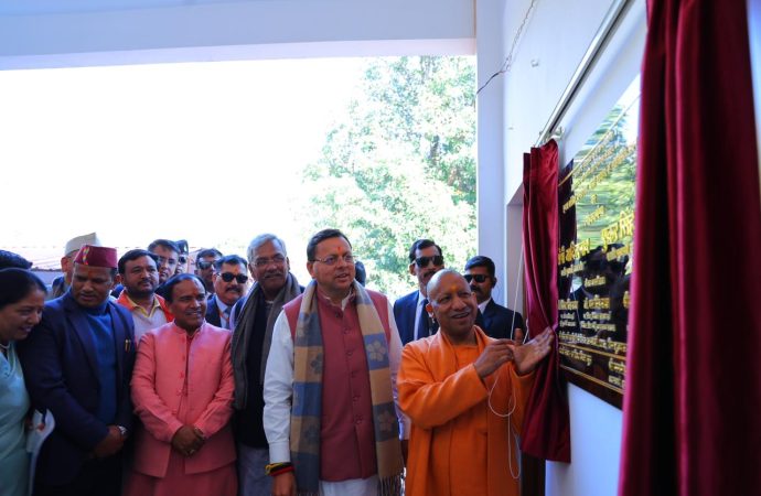 यमकेश्वर पहुंचे सीएम धामी और सीएम योगी, इंटर कॉलेज के नवनिर्मित भवन का किया उद्घाटन