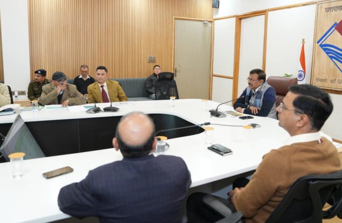 मुख्य सचिव आनंद बर्द्धन ने धीमी प्रगति पर जताई नाराजगी, तेज़ी लाने के निर्देश