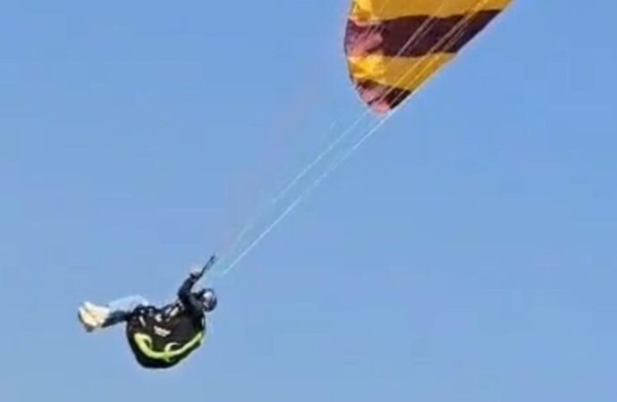 कपकोट पैराग्लाइडिंग प्रतियोगिता में हादसा, दो पायलटों को एयर एंबुलेंस से किया रेफर