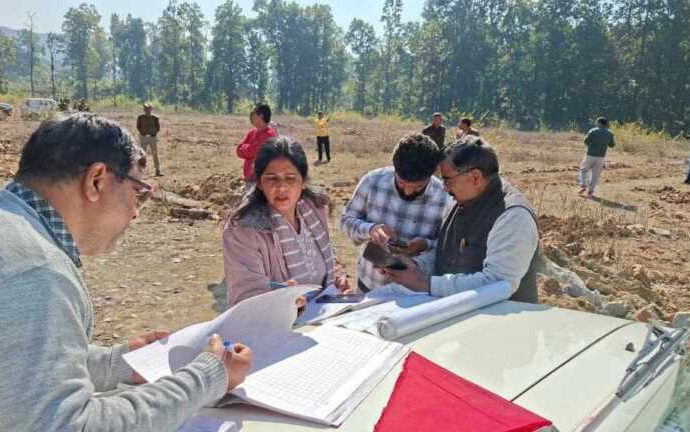 देहरादून धौलास भूमि प्रकरणः अनियमित बिक्री पर जिला प्रशासन का बड़ा एक्शन, पैमाइश के साथ जांच शुरू
