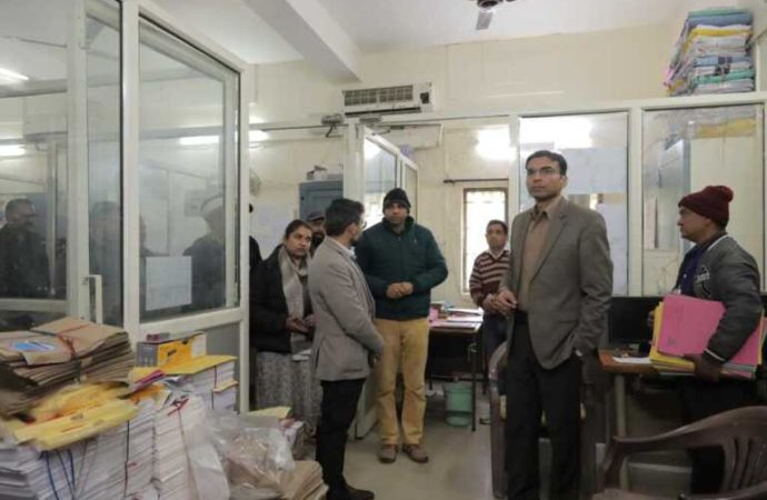 कूटरचित दस्तावेज से जमीन घोटाले पर डीएम की बड़ी स्ट्राइक, भू-माफिया व बिल्डर्स पर शिकंजा