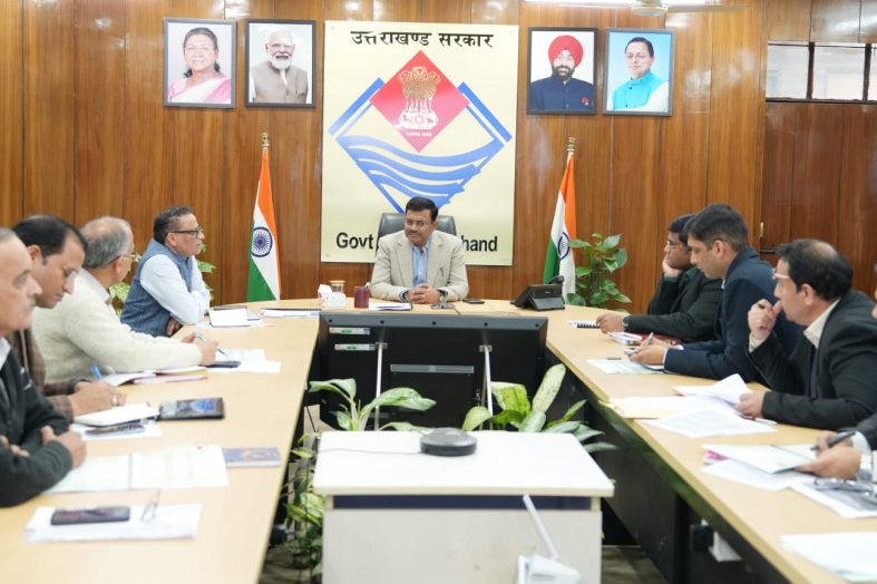 टिहरी झील को ग्लोबल टूरिज़्म डेस्टिनेशन बनाने की तैयारी तेज, मुख्य सचिव आनन्द बर्द्धन ने दिए निर्देश