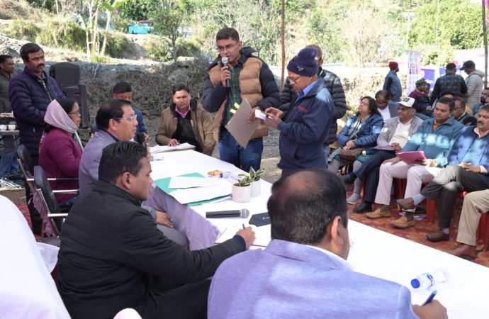 मुख्यमंत्री धामी के दिशा-निर्देशों में प्रभारी सचिव डॉ. आर. राजेश कुमार का रुद्रप्रयाग जनपद दौरा