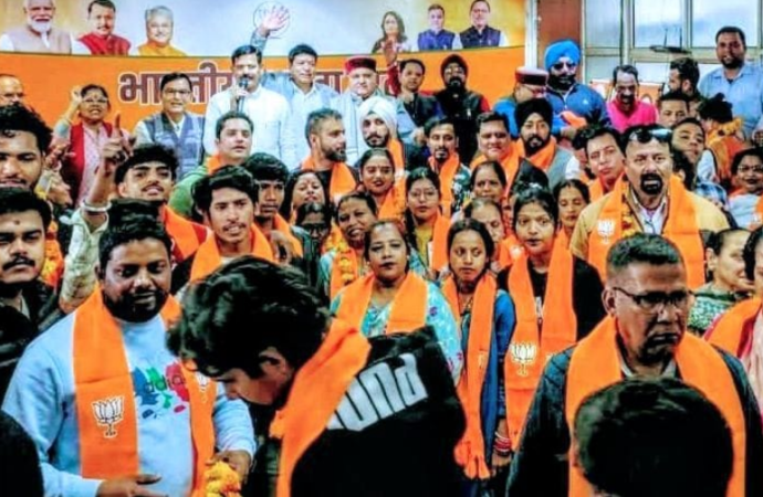 कांग्रेस-बसपा के सैकड़ों कार्यकर्ताओं ने थामा भाजपा का दामन