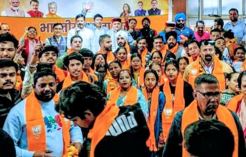 कांग्रेस-बसपा के सैकड़ों कार्यकर्ताओं ने थामा भाजपा का दामन