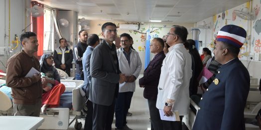 दून डीएम का कोरोनेशन अस्पताल में औचक निरीक्षण, व्यवस्थाओं पर कसा शिकंजा