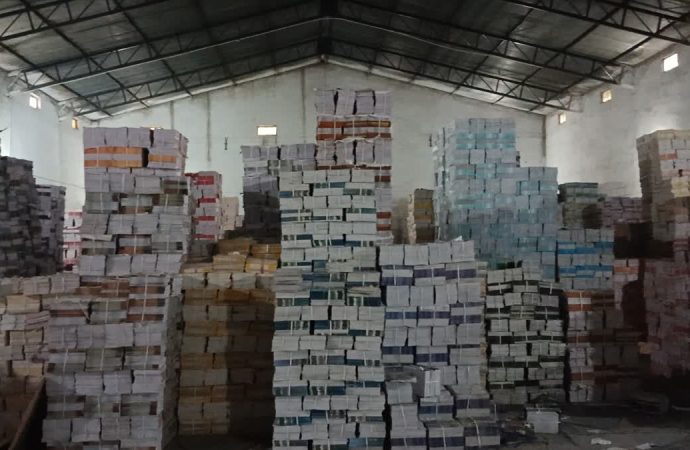 रुद्रपुर में NCERT किताबों का बड़ा जखीरा पकड़ा, प्रशासन-पुलिस की कार्रवाई