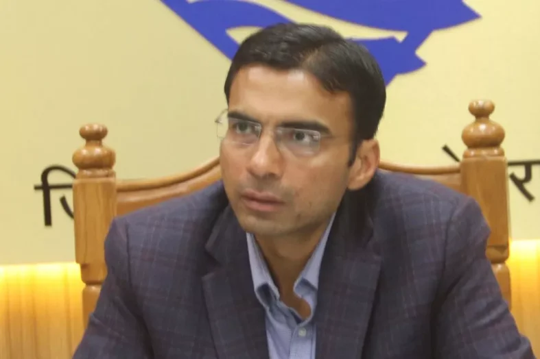 DM सविन बंसल सख्त, फीस वसूली पर लगेगी लगाम