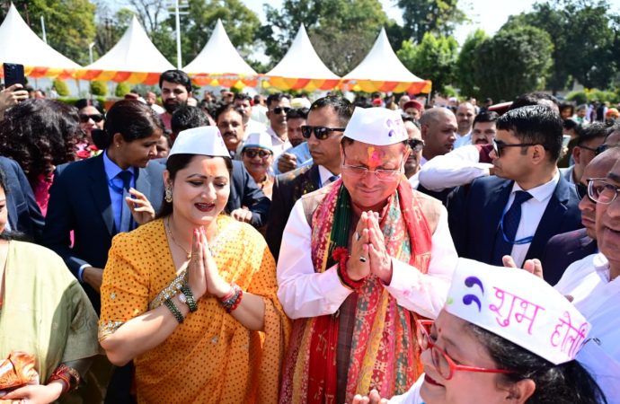 मुख्यमंत्री आवास में पारंपरिक उल्लास के साथआयोजित हुआ होली मिलन समारोह