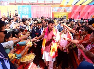 काशीपुर रंगोत्सव होली मिलन समारोह में शामिल हुए मुख्यमंत्री पुष्कर सिंह धामी।