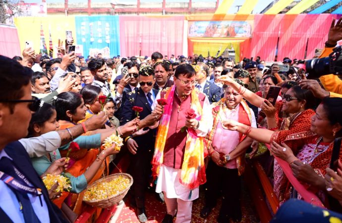 काशीपुर रंगोत्सव होली मिलन समारोह में शामिल हुए मुख्यमंत्री पुष्कर सिंह धामी।